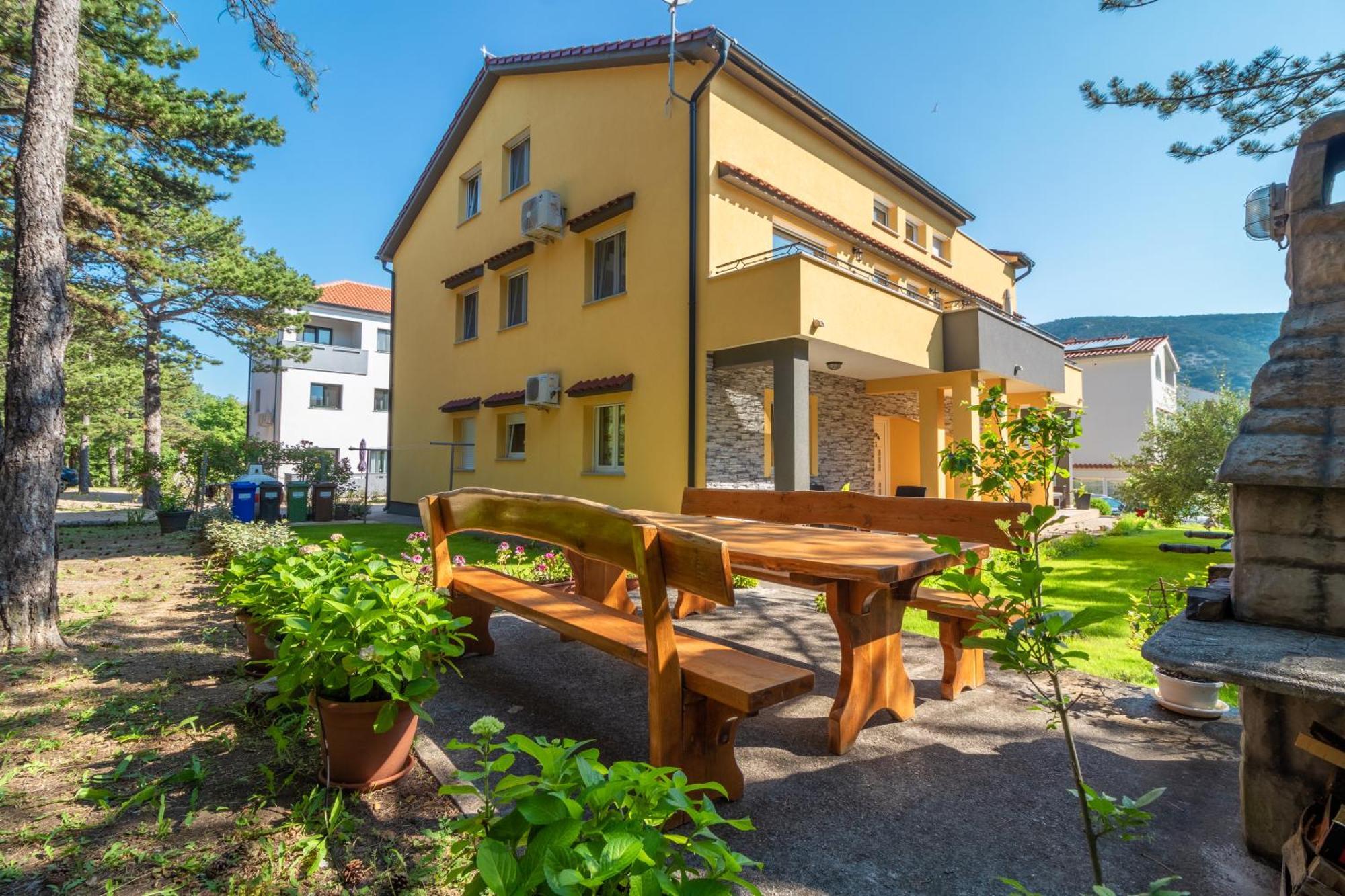 Apartments Gracia Baska  Exterior photo